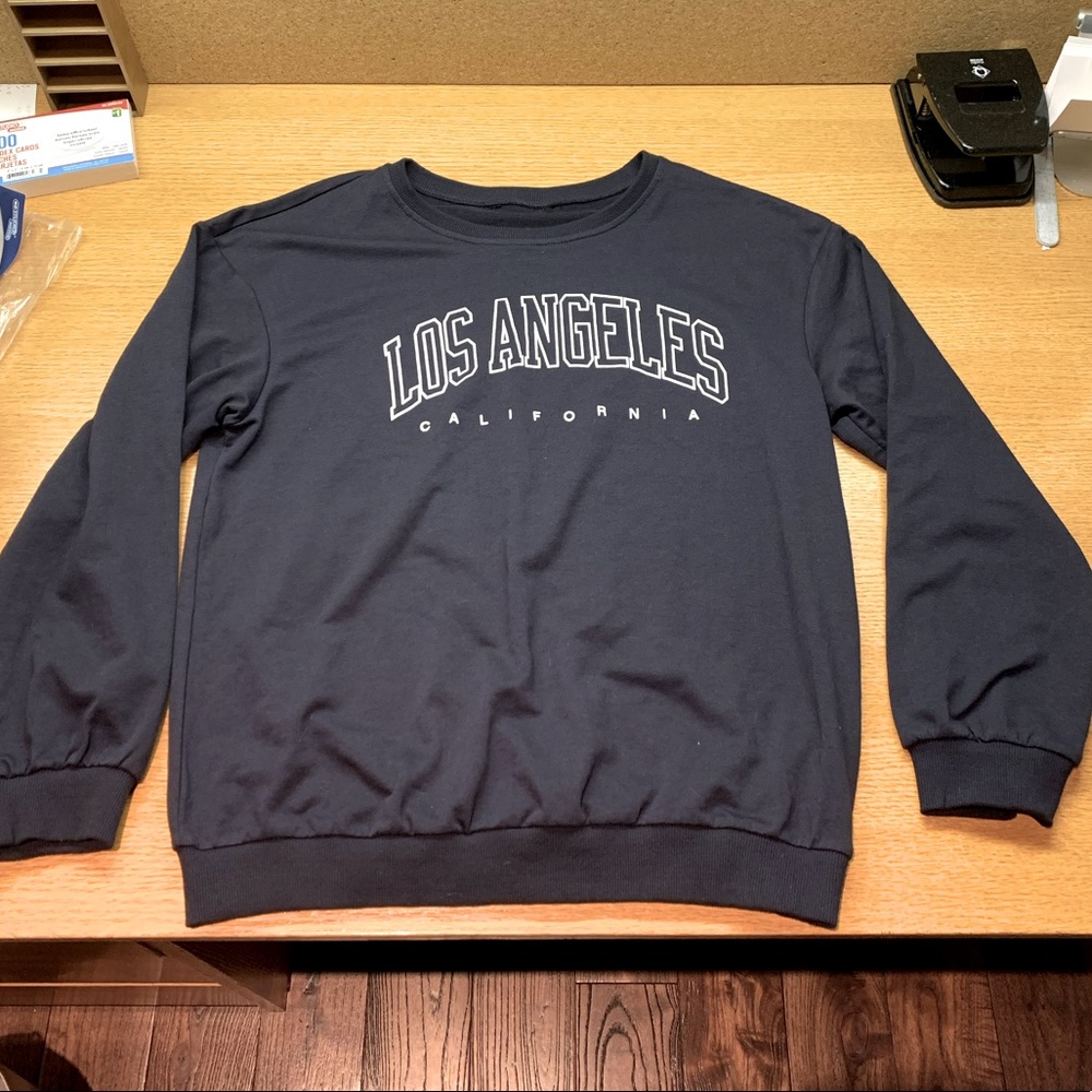 LA light weight sweatshirt 💙